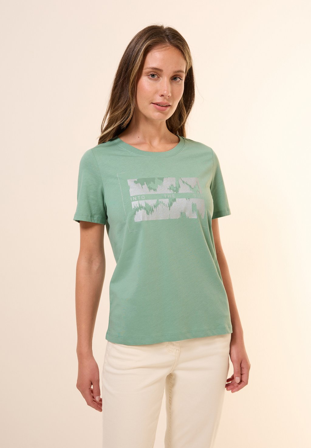 Футболка с принтом MIT FOLIEN Cecil, металлик зеленый
Футболка с принтом MIT FOLIEN Cecil, металлик зеленый