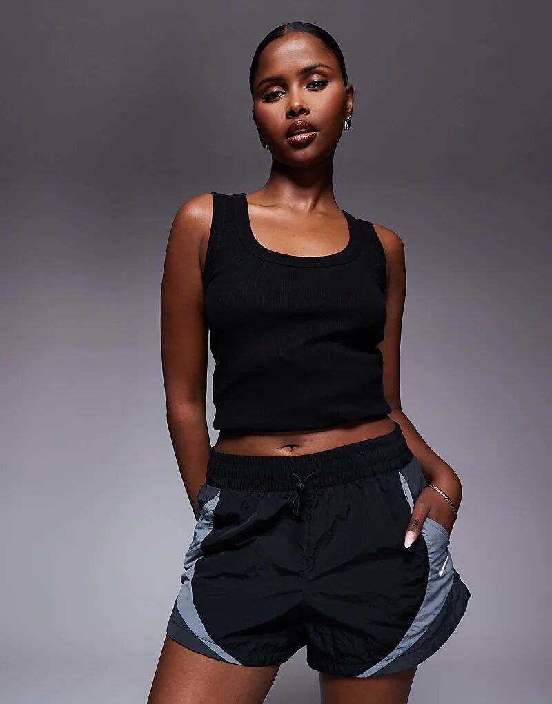 Шорты Nike Street со вставками длиной 3 дюйма черного и серого цветов
Шорты Nike Street со вставками длиной 3 дюйма черного и серого цветов