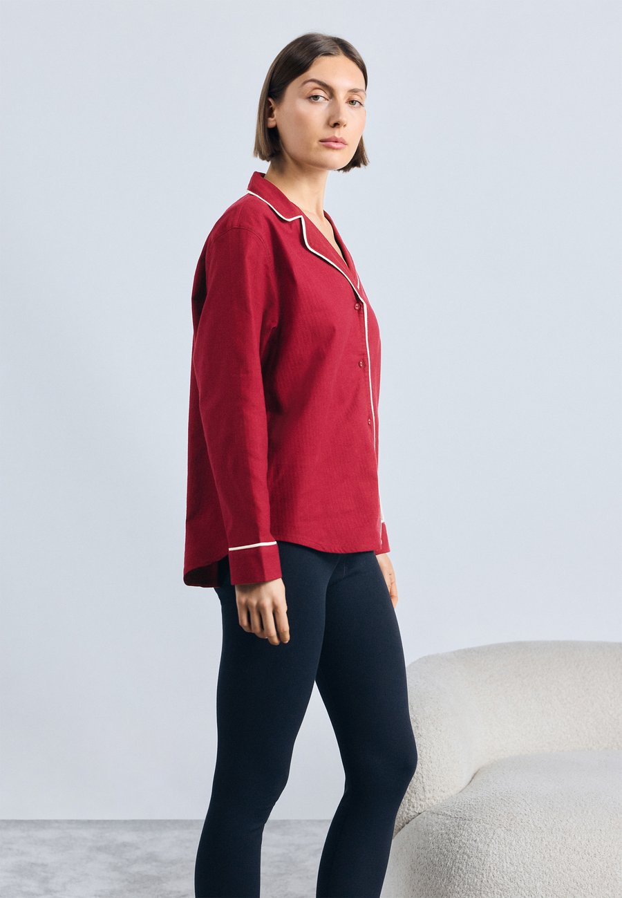 Пижамный топ Tommy Hilfiger SLEEP SOLID , Rouge/Red
Пижамный топ Tommy Hilfiger SLEEP SOLID , Rouge/Red