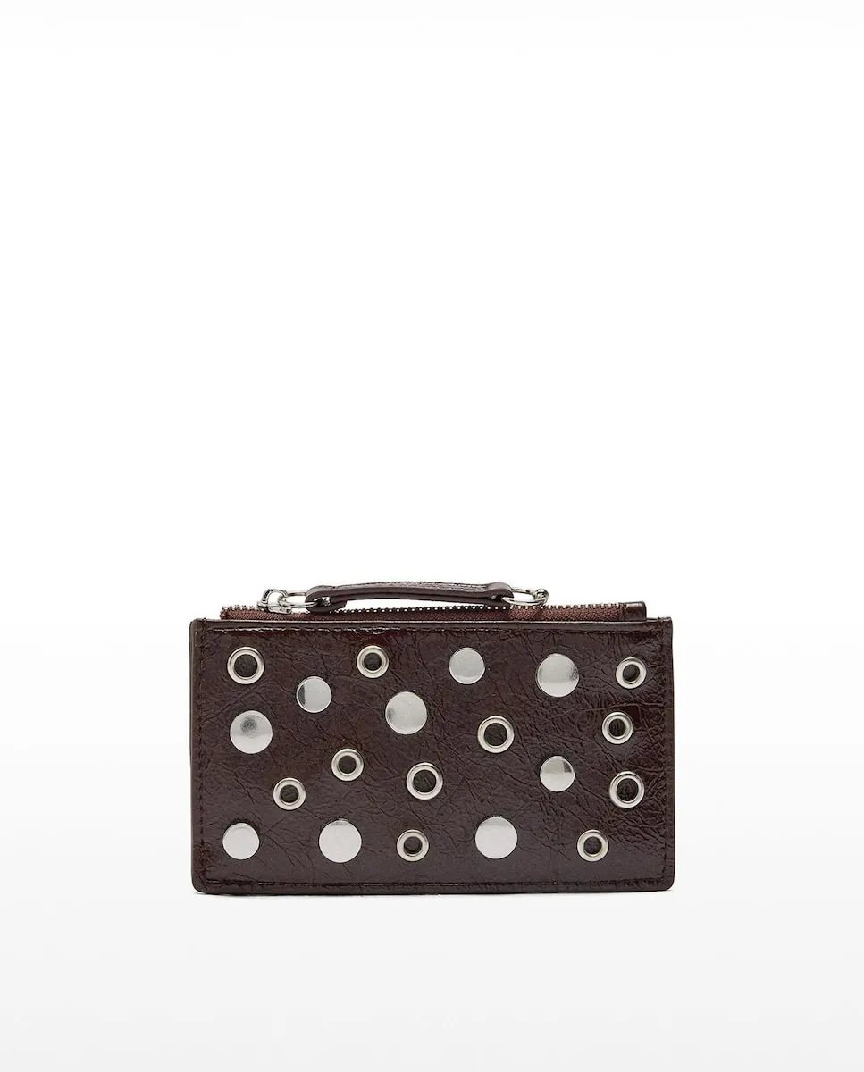 Маленький женский кардхолдер с шипами и гладкой молнией Parfois, темно-коричневый
Маленький женский кардхолдер с шипами и гладкой молнией Parfois, темно-коричневый