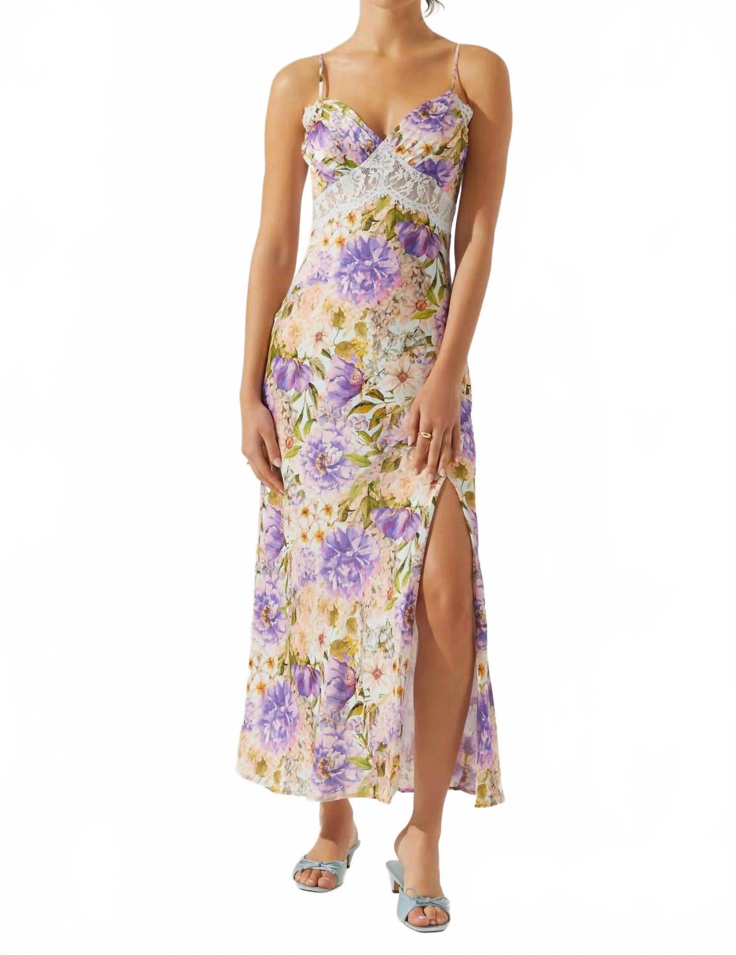 Айванна Пурпурное Макси платье с цветочным кружевом ASTR
Айванна Пурпурное Макси платье с цветочным кружевом ASTR