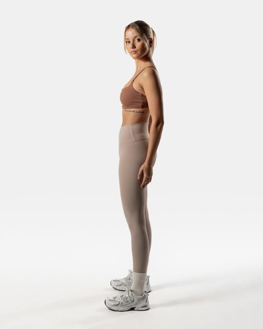 AESTHETIC WOLF Спортивный бюстгальтер бандо фитнес коричневый женский
AESTHETIC WOLF Спортивный бюстгальтер бандо фитнес коричневый женский