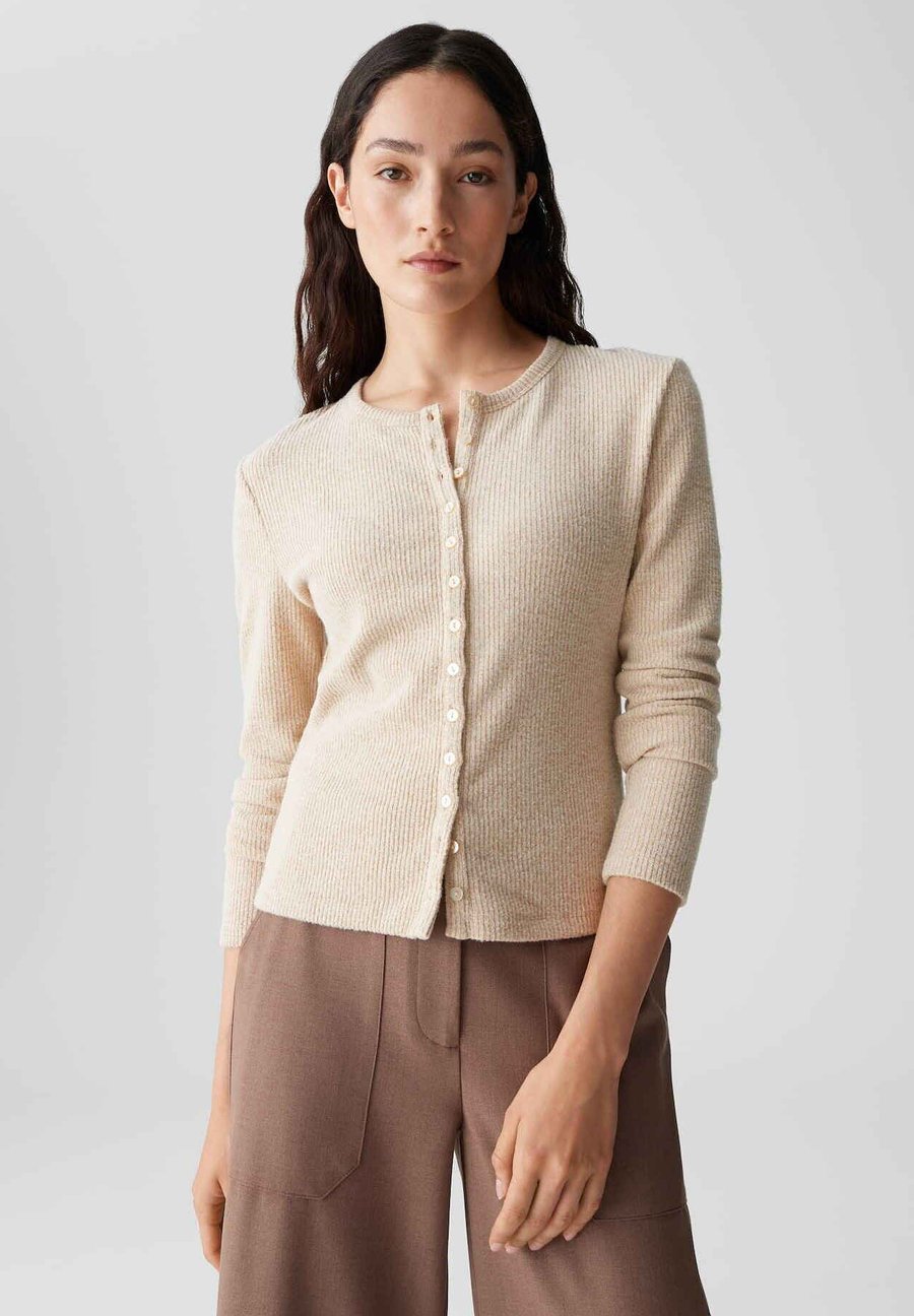 Кардиган OPUS SLIM FIT FINE RIB, Macadamia/Beige
Кардиган OPUS SLIM FIT FINE RIB, Macadamia/Beige