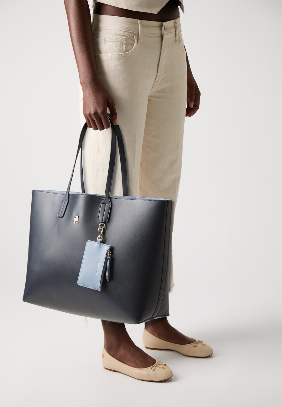 Сумка-шоппер Tommy Hilfiger ICON , Space Blue/Blue
Сумка-шоппер Tommy Hilfiger ICON , Space Blue/Blue