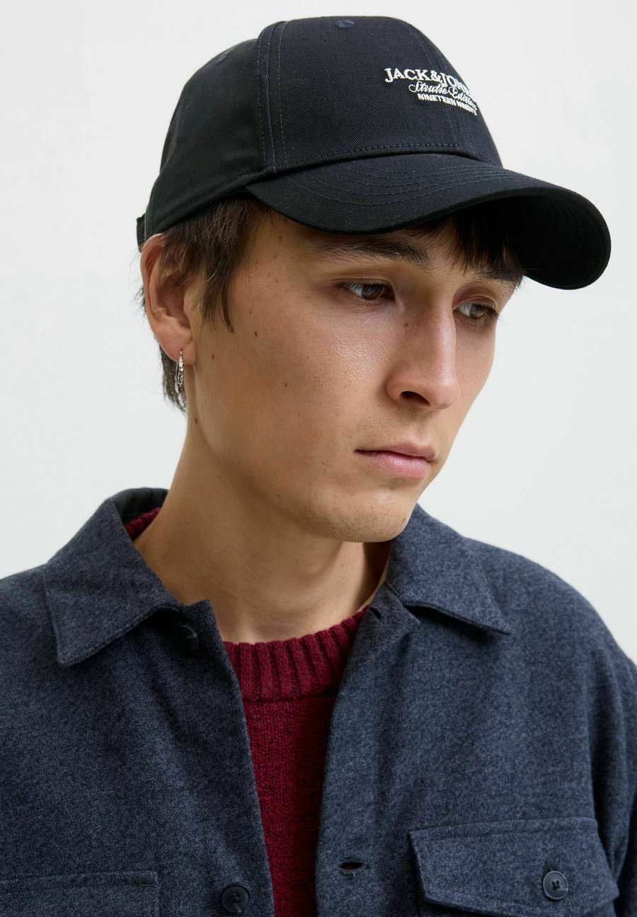 Бейсболка Jack & Jones BASEBALL, Dark Navy/Dark Blue
Бейсболка Jack & Jones BASEBALL, Dark Navy/Dark Blue