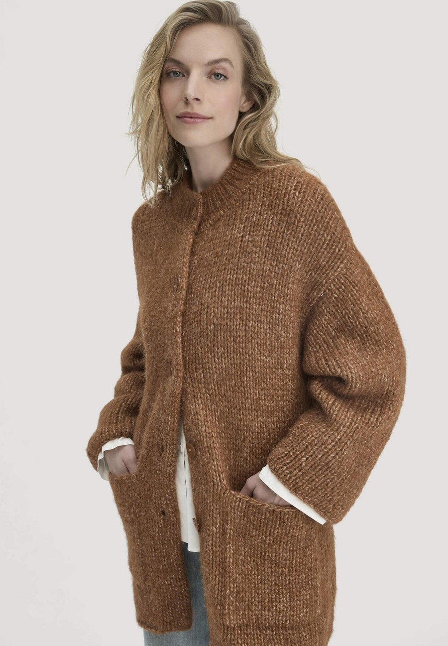 Кардиган Hessnatur Cardigan, Cognac/Brown
Кардиган Hessnatur Cardigan, Cognac/Brown