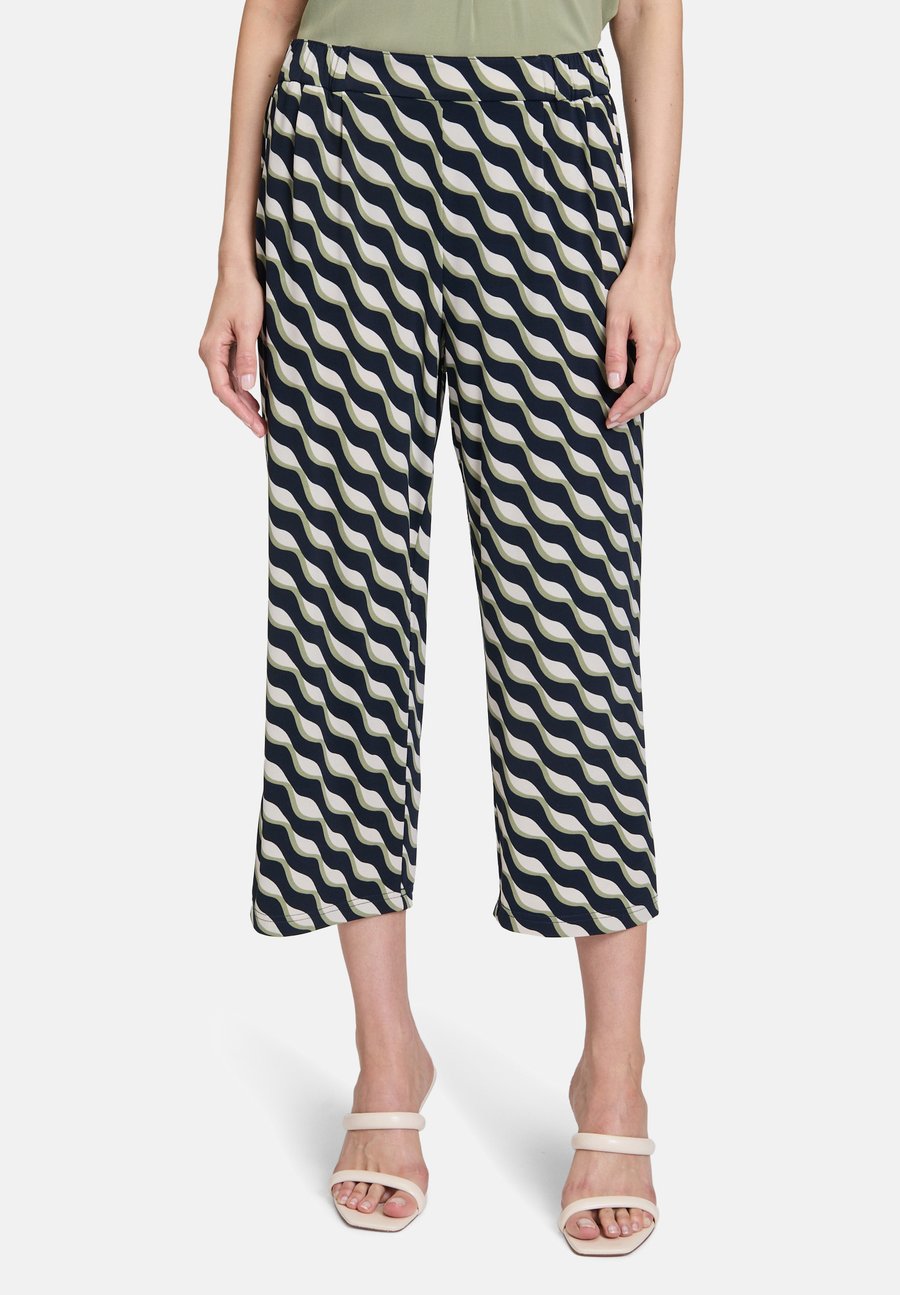 Брюки Betty Barclay MIT BUNDFALTEN, Dark Blue/Green/Blue
Брюки Betty Barclay MIT BUNDFALTEN, Dark Blue/Green/Blue