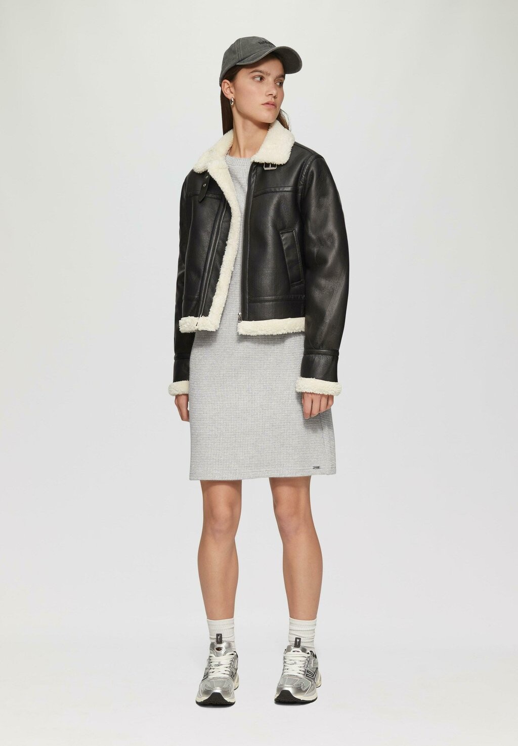 Платье-джемпер KURZES MIT STRUKTUR EFFEKT QS, серый
Платье-джемпер KURZES MIT STRUKTUR EFFEKT QS, серый