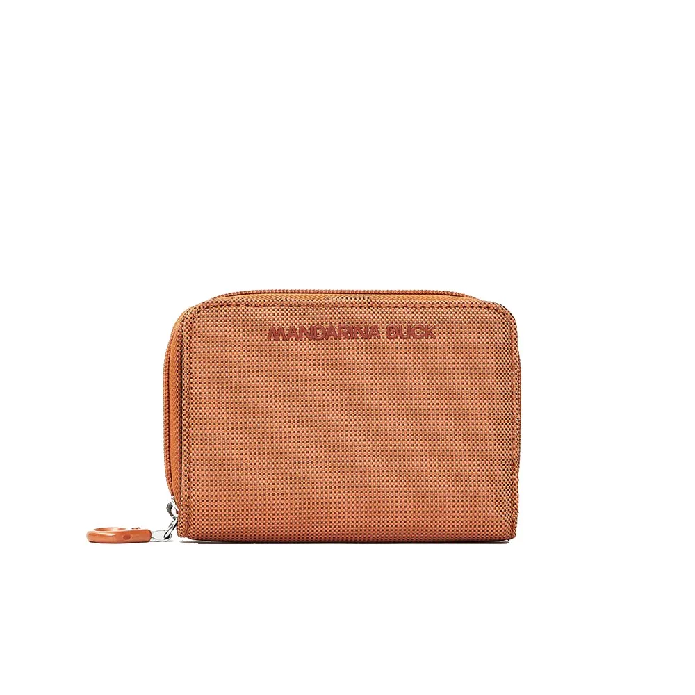 Маленький кошелек на молнии Mandarina Duck MD20, оранжевый
Маленький кошелек на молнии Mandarina Duck MD20, оранжевый