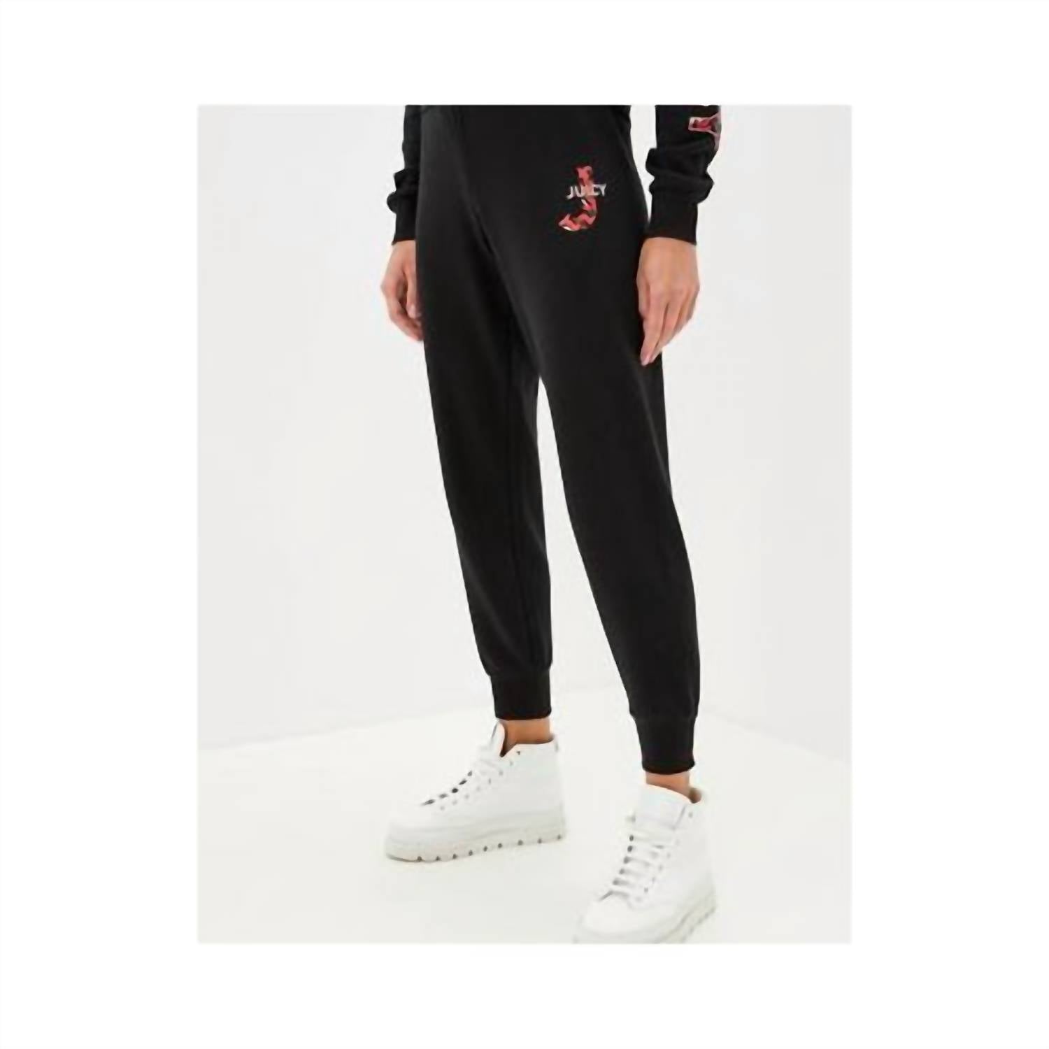 Женские спортивные штаны Pitch Juicy Fleece Track Джоггеры Pants черного цвета Juicy Couture
Женские спортивные штаны Pitch Juicy Fleece Track Джоггеры Pants черного цвета Juicy Couture