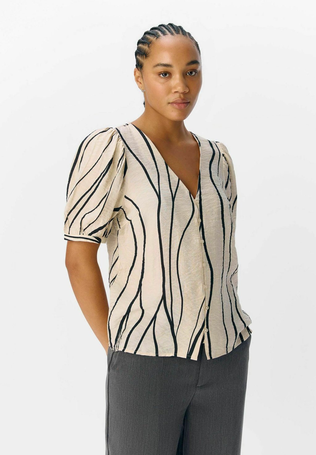 Блузка на пуговицах V-AUSSCHNITT Object, песочный
Блузка на пуговицах V-AUSSCHNITT Object, песочный