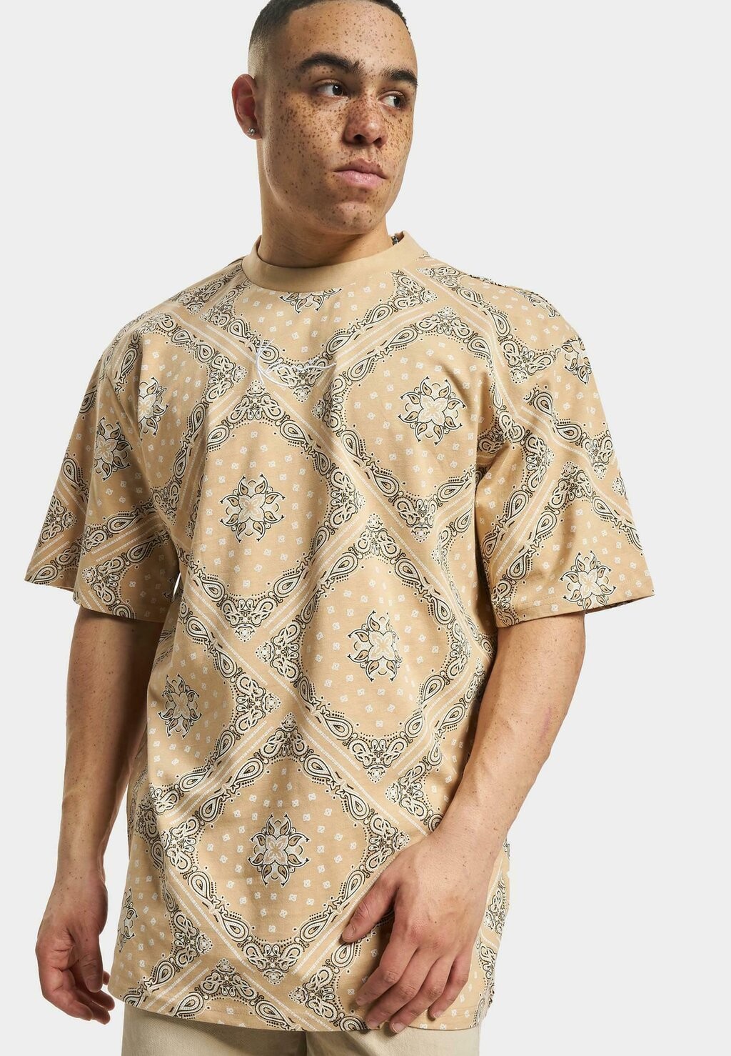 Футболка с принтом Small Signature Karl Kani, цвет sand black white
Футболка с принтом Small Signature Karl Kani, цвет sand black white