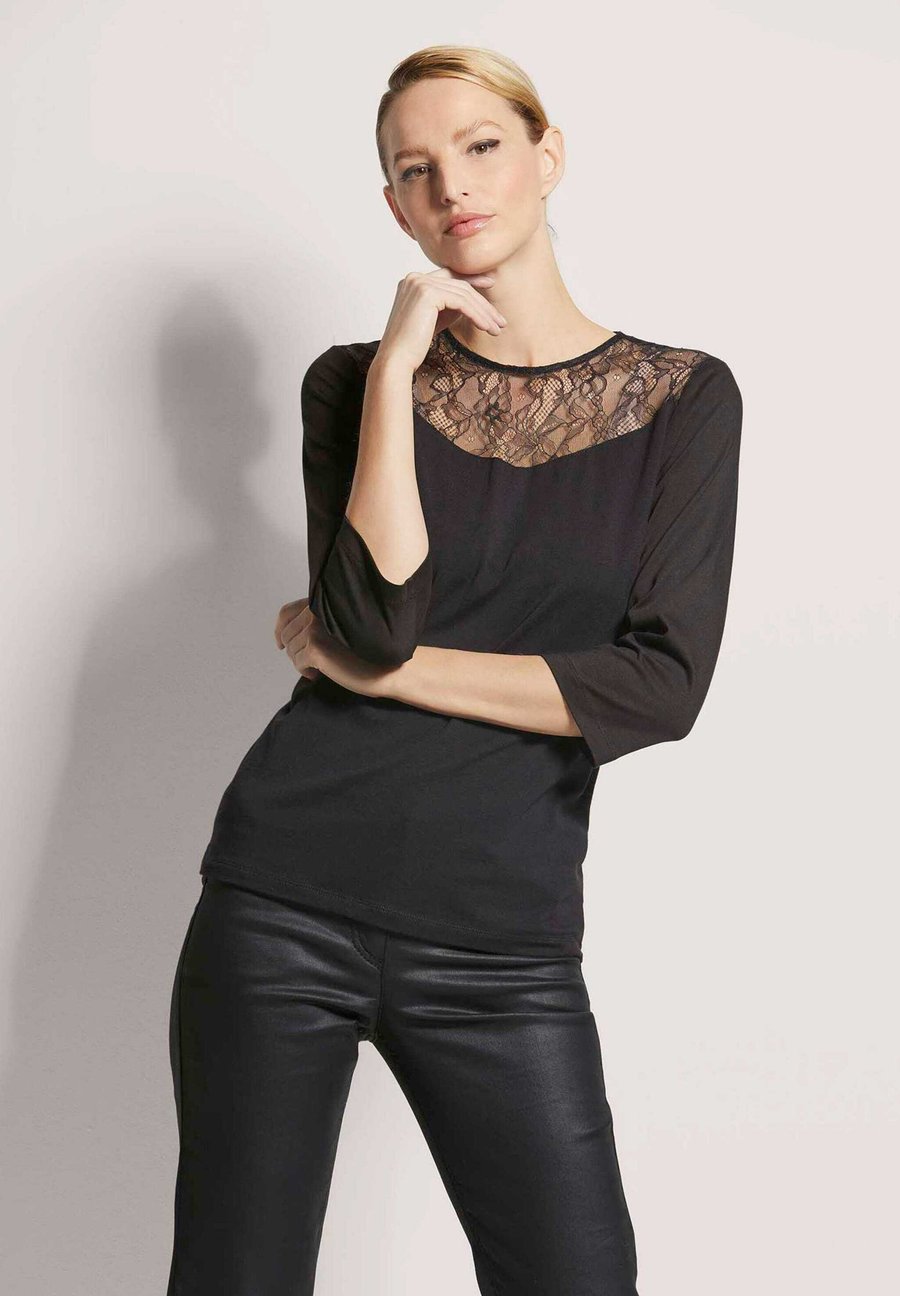 Блуза MADELEINE Blouse, Black
Блуза MADELEINE Blouse, Black