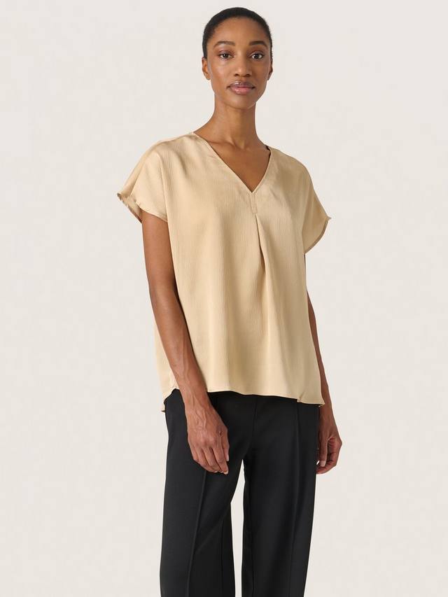 Блузка иоаны Soaked In Luxury, цвет Irish Cream 
Блузка иоаны Soaked In Luxury, цвет Irish Cream