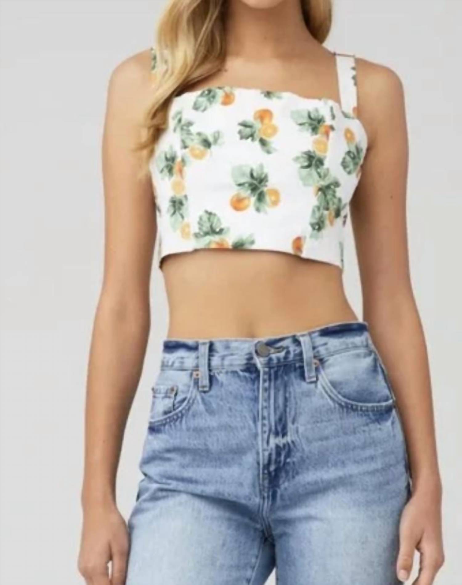 Топ с прямым вырезом в оранжевых тонах WeWoreWhat
Топ с прямым вырезом в оранжевых тонах WeWoreWhat