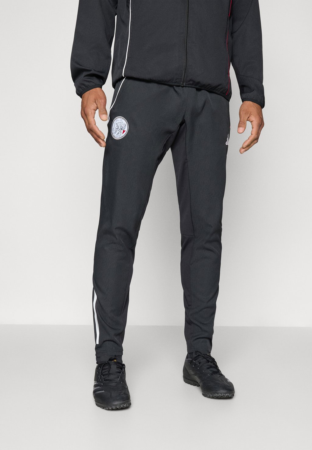 Спортивные штаны AJAX - Club wear Adidas Performance, черный
Спортивные штаны AJAX - Club wear Adidas Performance, черный