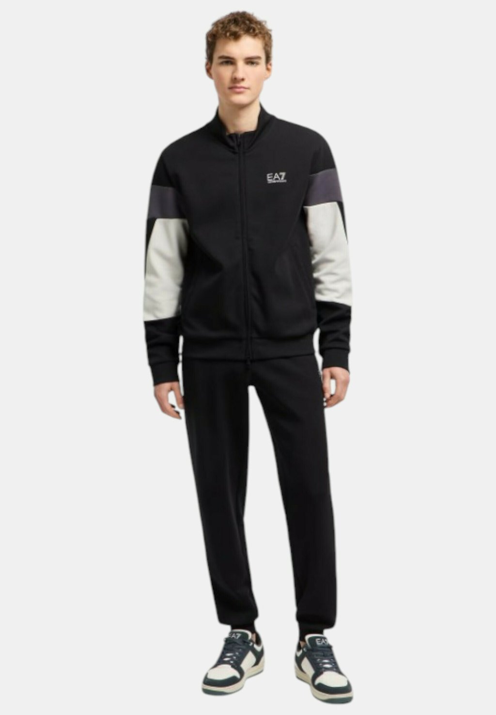 Костюм EA7 Emporio Armani, черный
Костюм EA7 Emporio Armani, черный