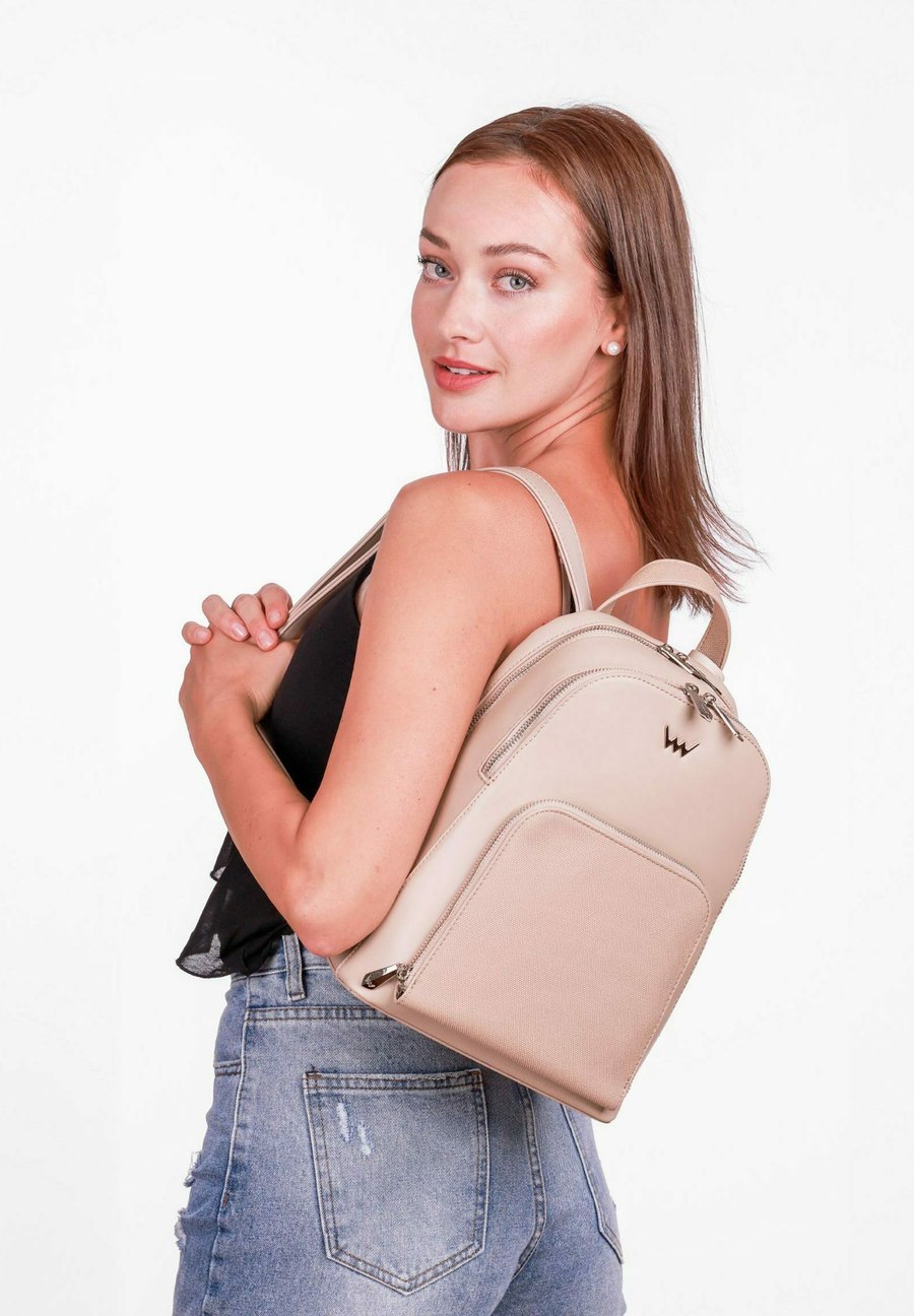 Рюкзак VUCH Rucksack, Beige
Рюкзак VUCH Rucksack, Beige