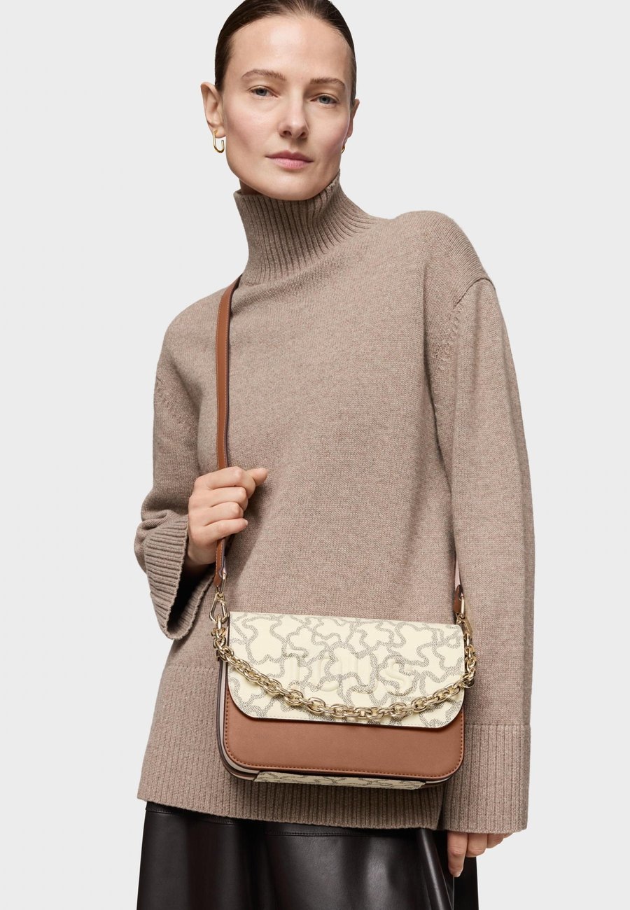 Сумка Tous CHAIN KAOS ICON, Beige
Сумка Tous CHAIN KAOS ICON, Beige