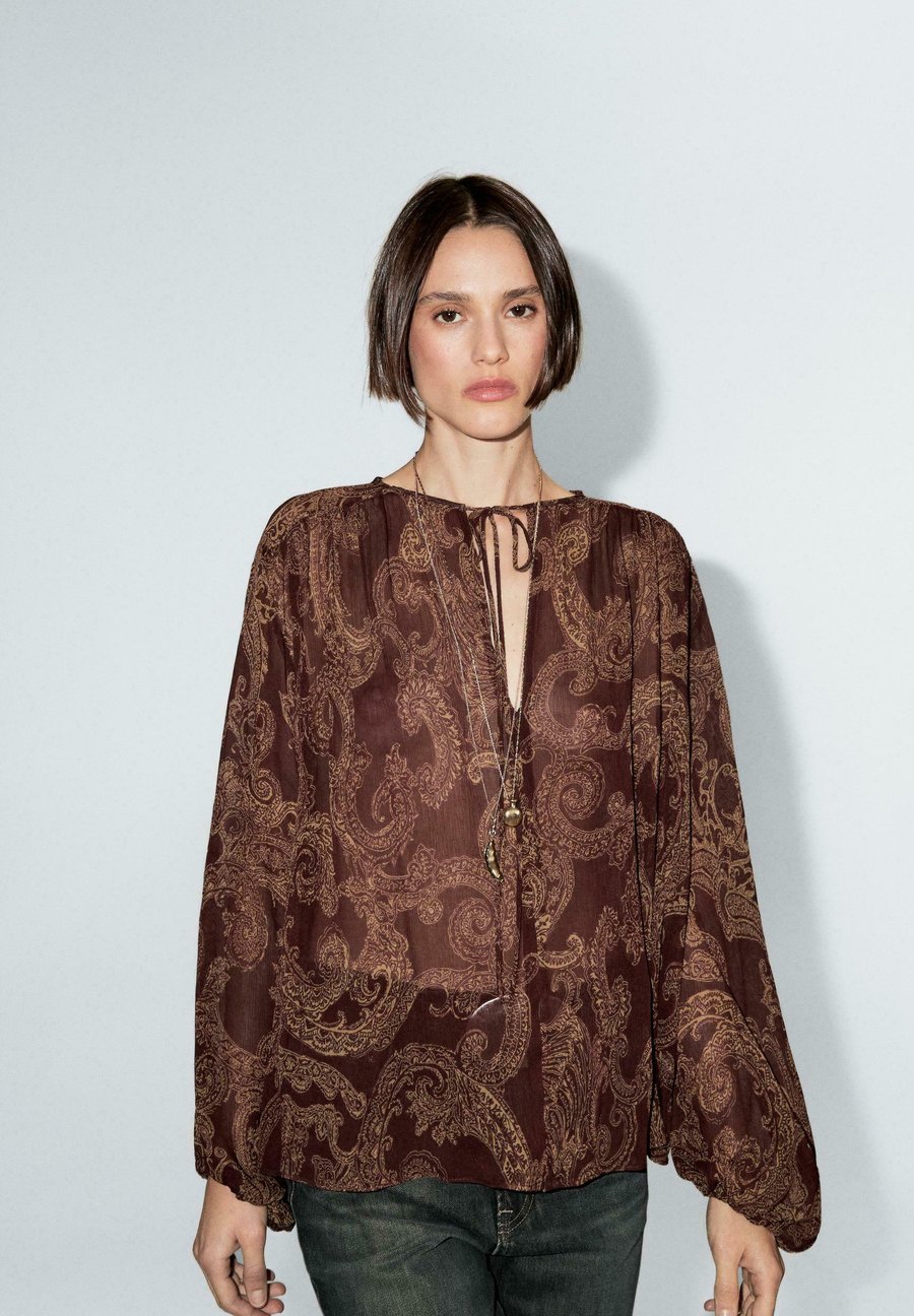 Блуза Massimo Dutti FLOWING PRINT , Bordeaux/Brown
Блуза Massimo Dutti FLOWING PRINT , Bordeaux/Brown