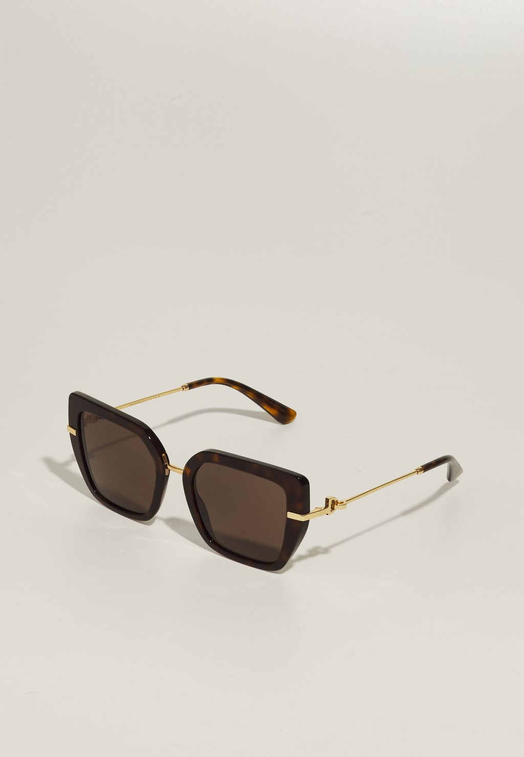 Солнцезащитные очки Dolce&Gabbana, коричневый
Солнцезащитные очки Dolce&Gabbana, коричневый