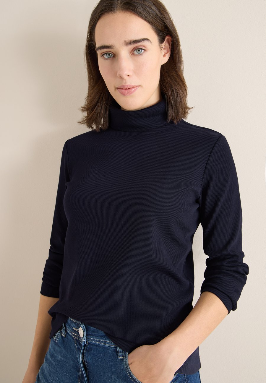 Топ Cecil Long sleeved top, Blau/Dark Blue
Топ Cecil Long sleeved top, Blau/Dark Blue