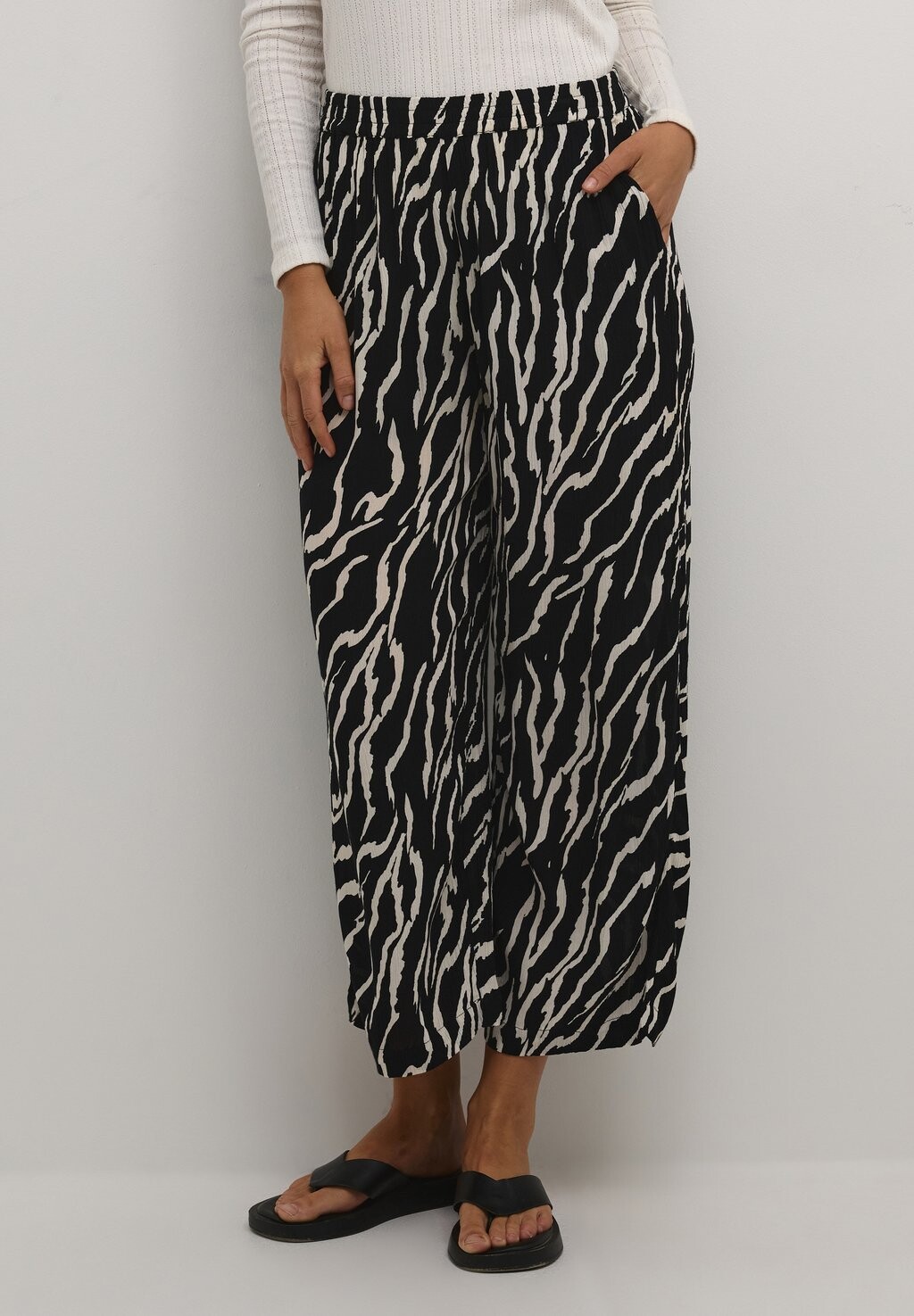 Брюки DACIA AMBER PRINTED Kaffe, черный
Брюки DACIA AMBER PRINTED Kaffe, черный