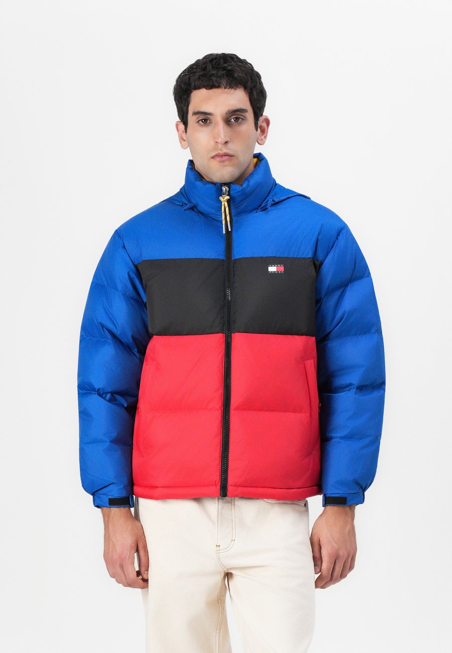 Куртка Tommy Jeans ALASKA PUFFER, Vibrant Indigo/Multi-Coloured/Royal Blue
Куртка Tommy Jeans ALASKA PUFFER, Vibrant Indigo/Multi-Coloured/Royal Blue
