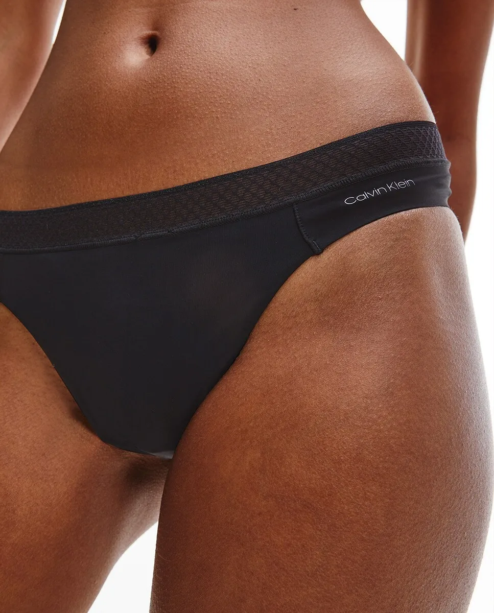 Стринги с эластичным кружевным поясом Calvin Klein, черный
Стринги с эластичным кружевным поясом Calvin Klein, черный