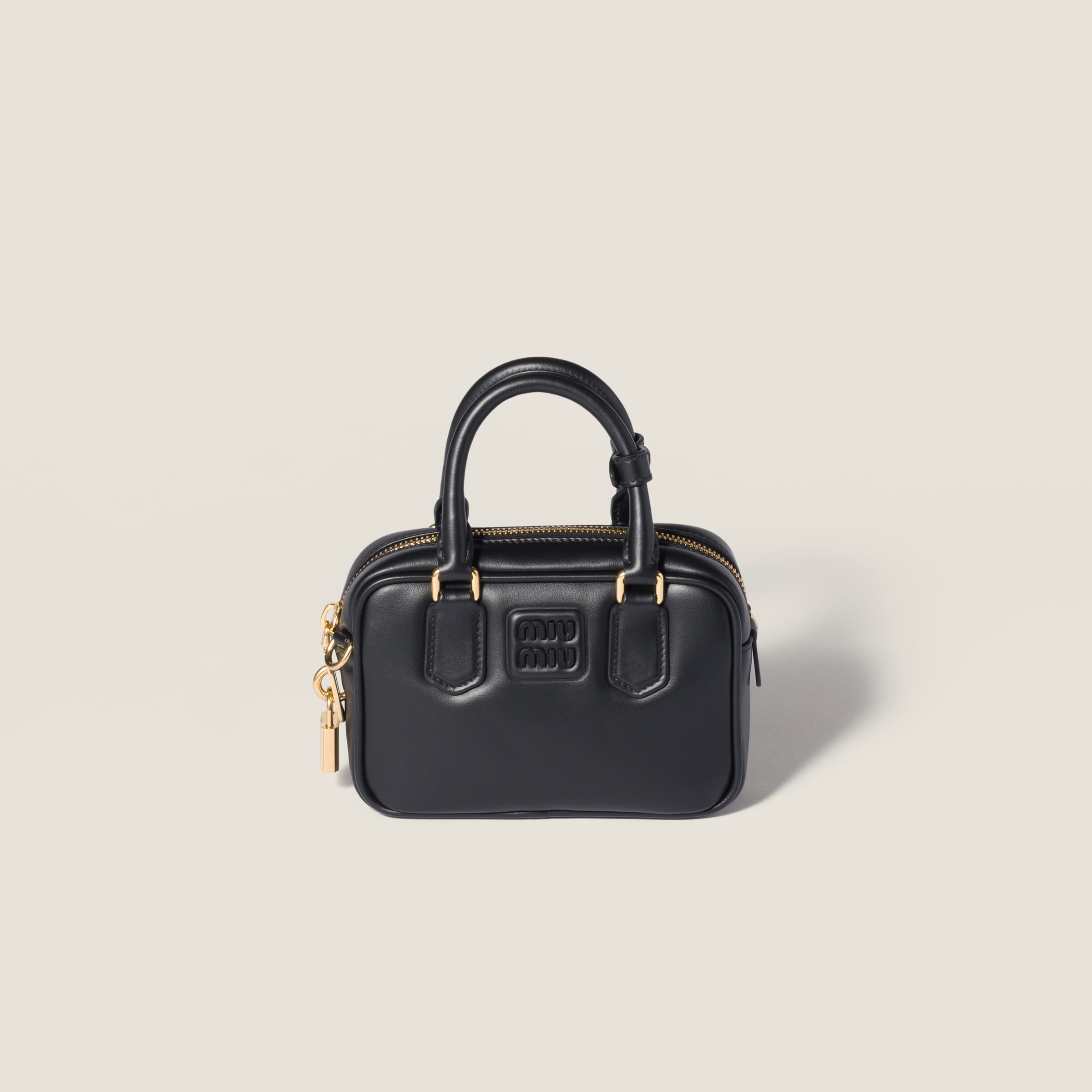 Сумка arcadie из кожи MIU MIU, черный
Сумка arcadie из кожи MIU MIU, черный