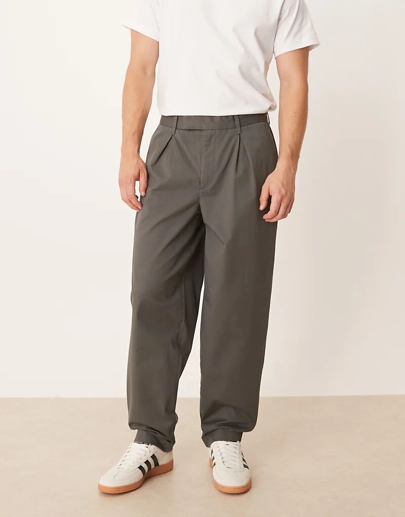 Брюки-чиносы свободного кроя ASOS DESIGN темно-серого цвета
Брюки-чиносы свободного кроя ASOS DESIGN темно-серого цвета