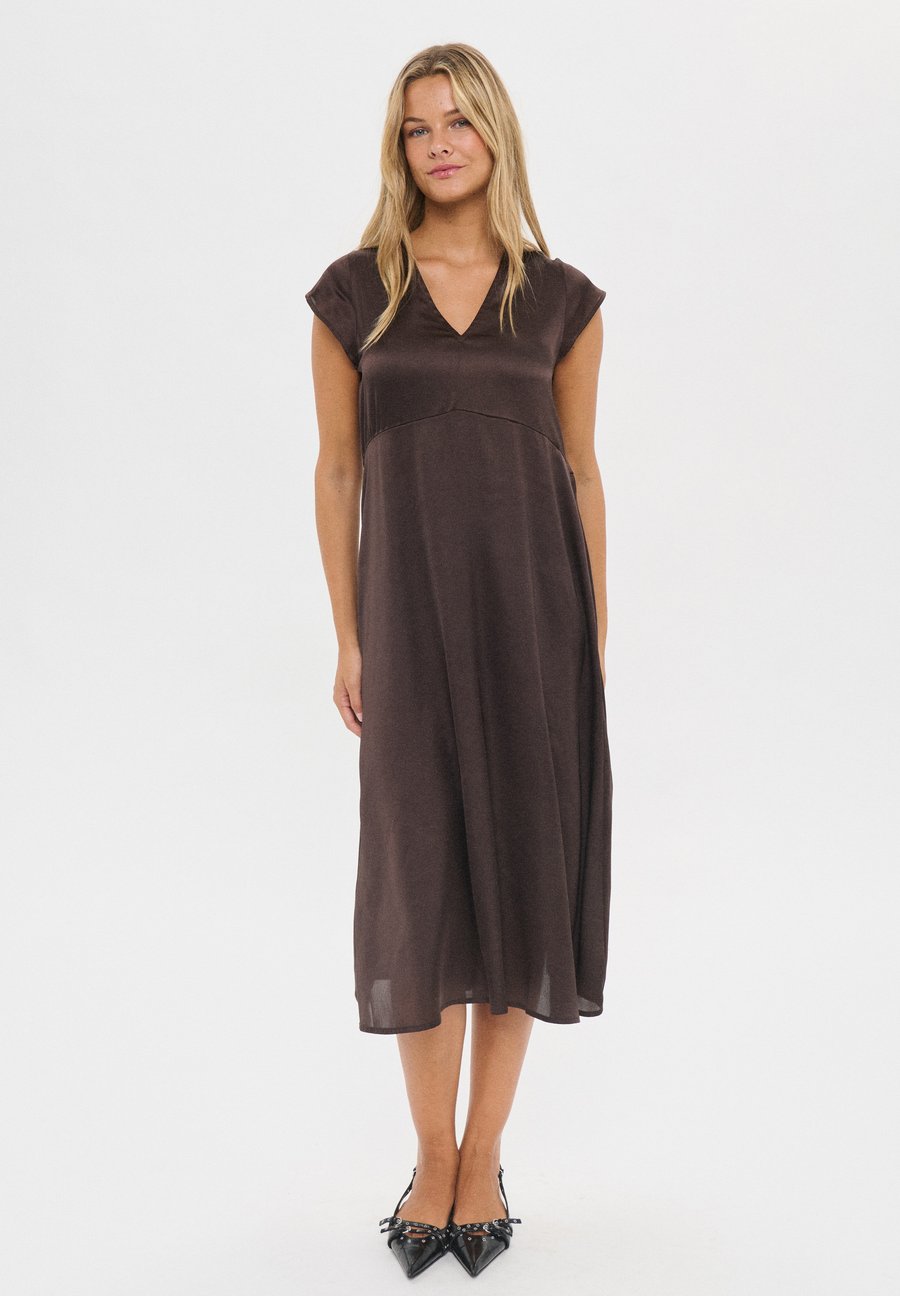 Платье Saint Tropez SAFINASZ SS DRESS, Dark Oak/Dark Brown
Платье Saint Tropez SAFINASZ SS DRESS, Dark Oak/Dark Brown