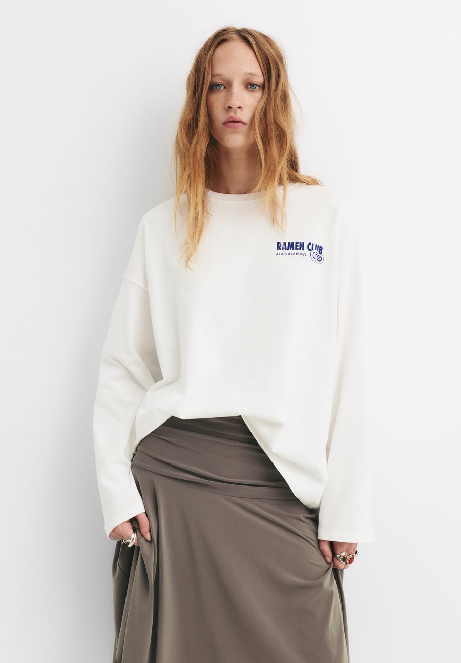 Топ PULL&BEAR Long sleeved top, White
Топ PULL&BEAR Long sleeved top, White