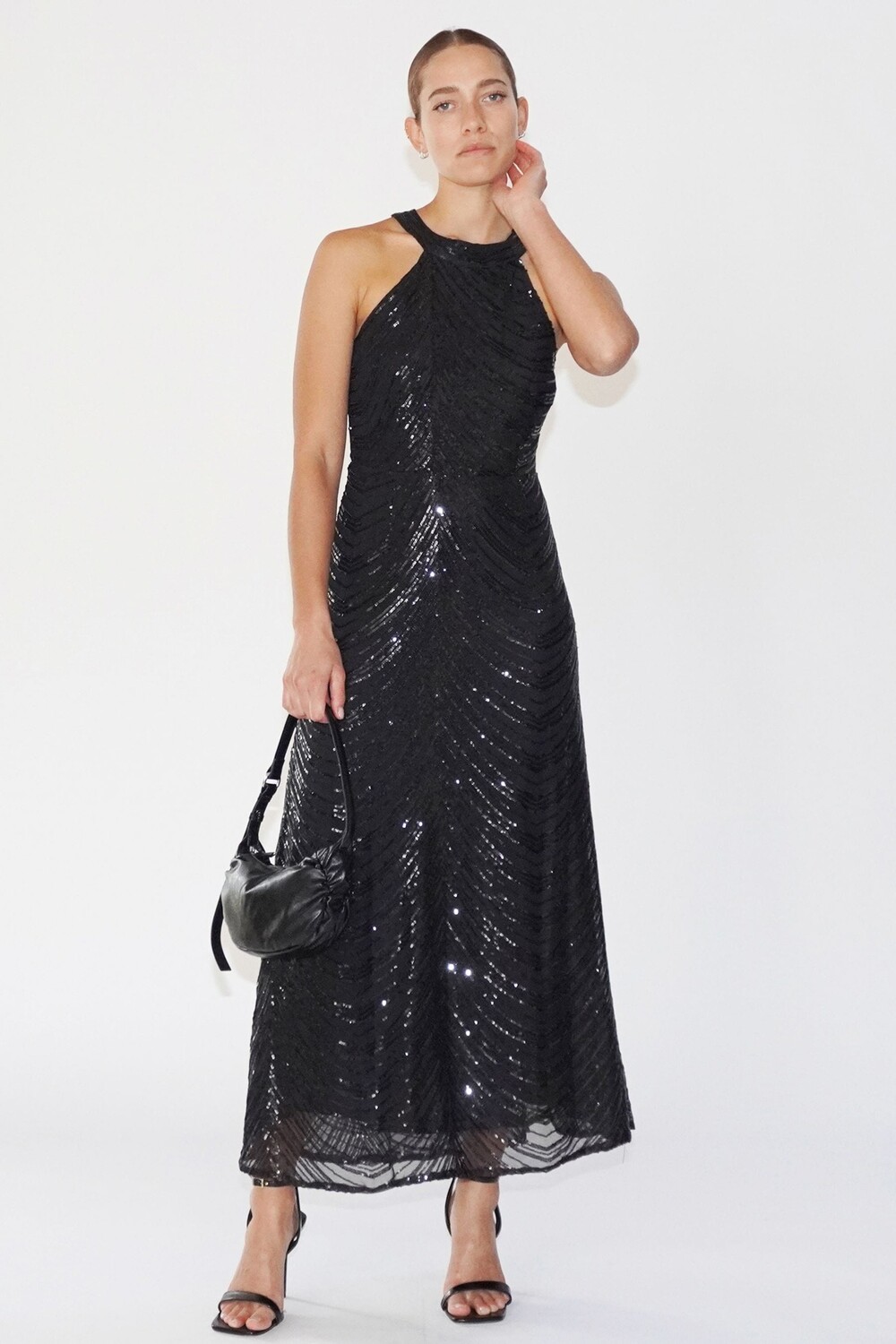 Платье миди с воротником-бретелькой украшенное бисером и пайетками Religion, черный
Платье миди с воротником-бретелькой украшенное бисером и пайетками Religion, черный