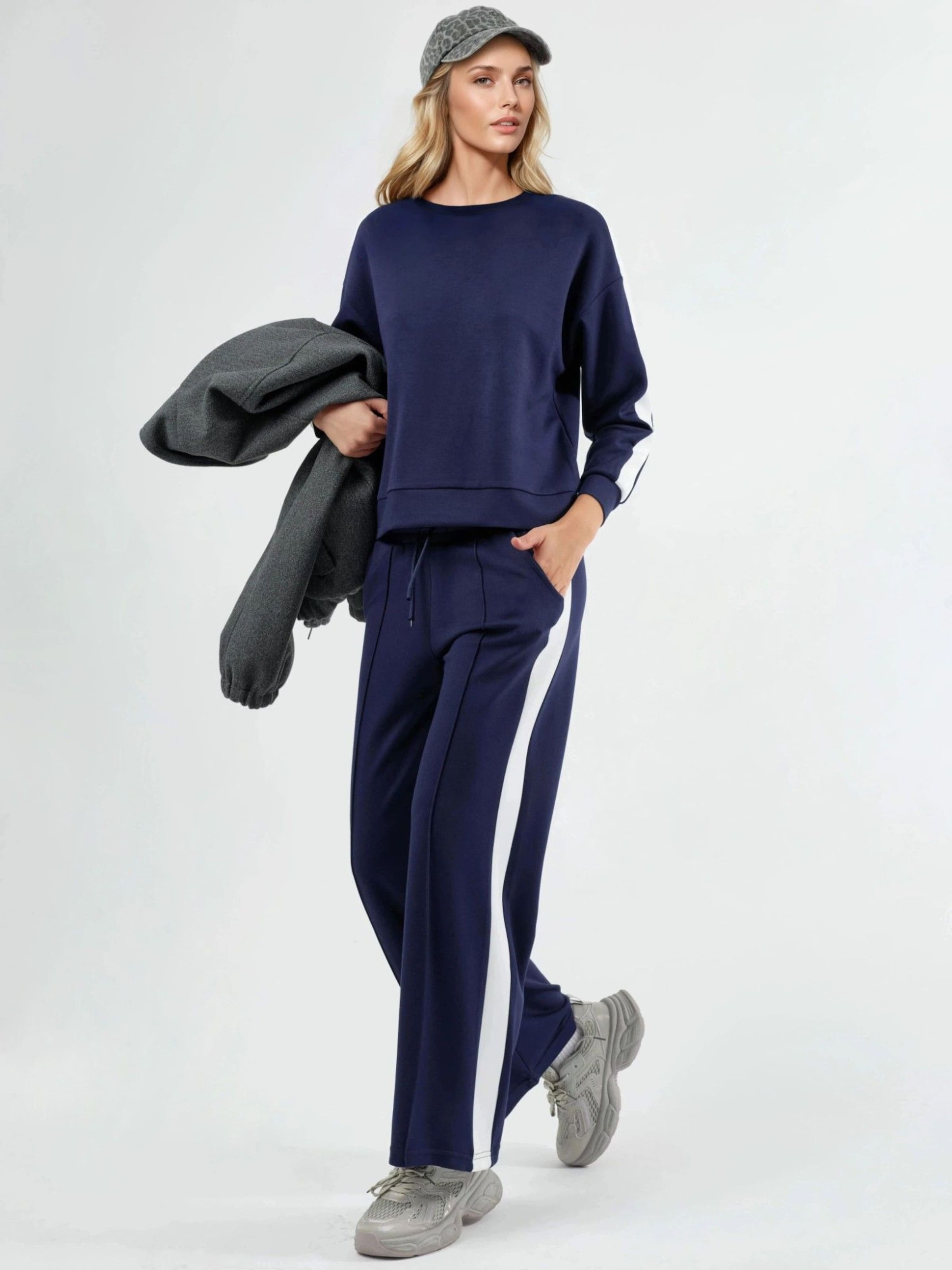 Hiccup Спортивный костюм в цвете Marine Blue
Hiccup Спортивный костюм в цвете Marine Blue