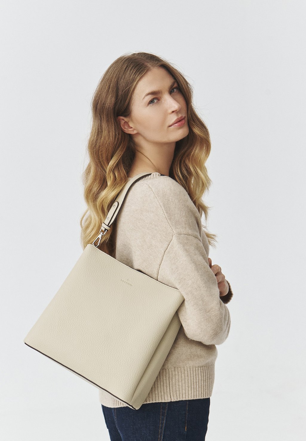 Сумка через плечо LISAVA TATUUM, светло-коричневый
Сумка через плечо LISAVA TATUUM, светло-коричневый