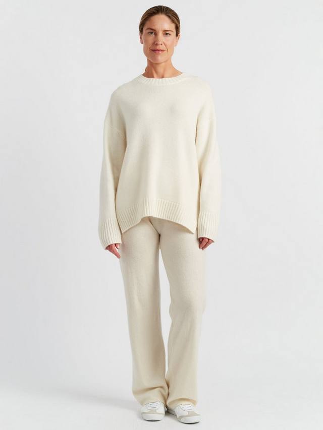 Джемпер из чистого кашемира с круглым вырезом Chinti & Parker, Cream
Джемпер из чистого кашемира с круглым вырезом Chinti & Parker, Cream