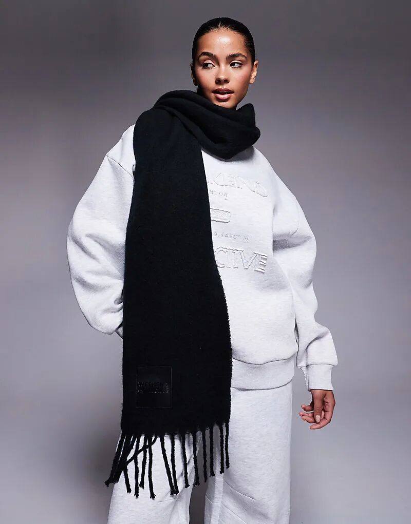 Пушистый шарф Weekend Collective черного цвета
Пушистый шарф Weekend Collective черного цвета