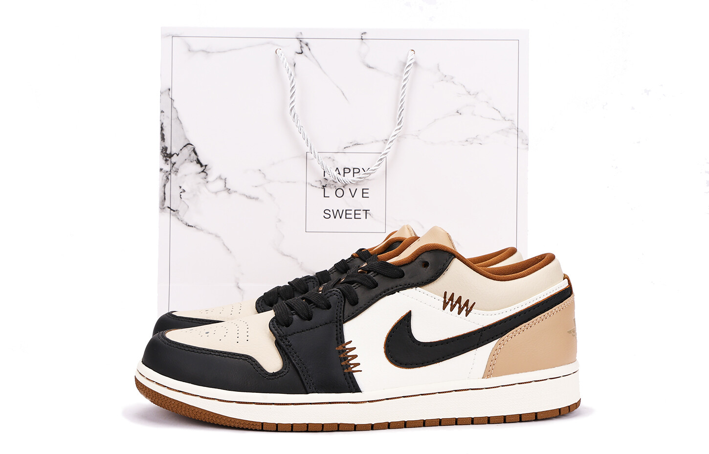 Кроссовки Air Jordan 1 Vintage Basketball Shoes Men Low-top Back/Brown, черный/коричневый
Кроссовки Air Jordan 1 Vintage Basketball Shoes Men Low-top Back/Brown, черный/коричневый