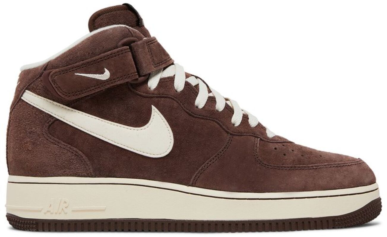 Кроссовки Nike Air Force 1 Mid QS Chocolate, коричневый
Кроссовки Nike Air Force 1 Mid QS Chocolate, коричневый