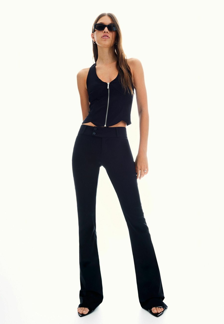 Брюки Bershka FLARED BENGALINE, Black
Брюки Bershka FLARED BENGALINE, Black