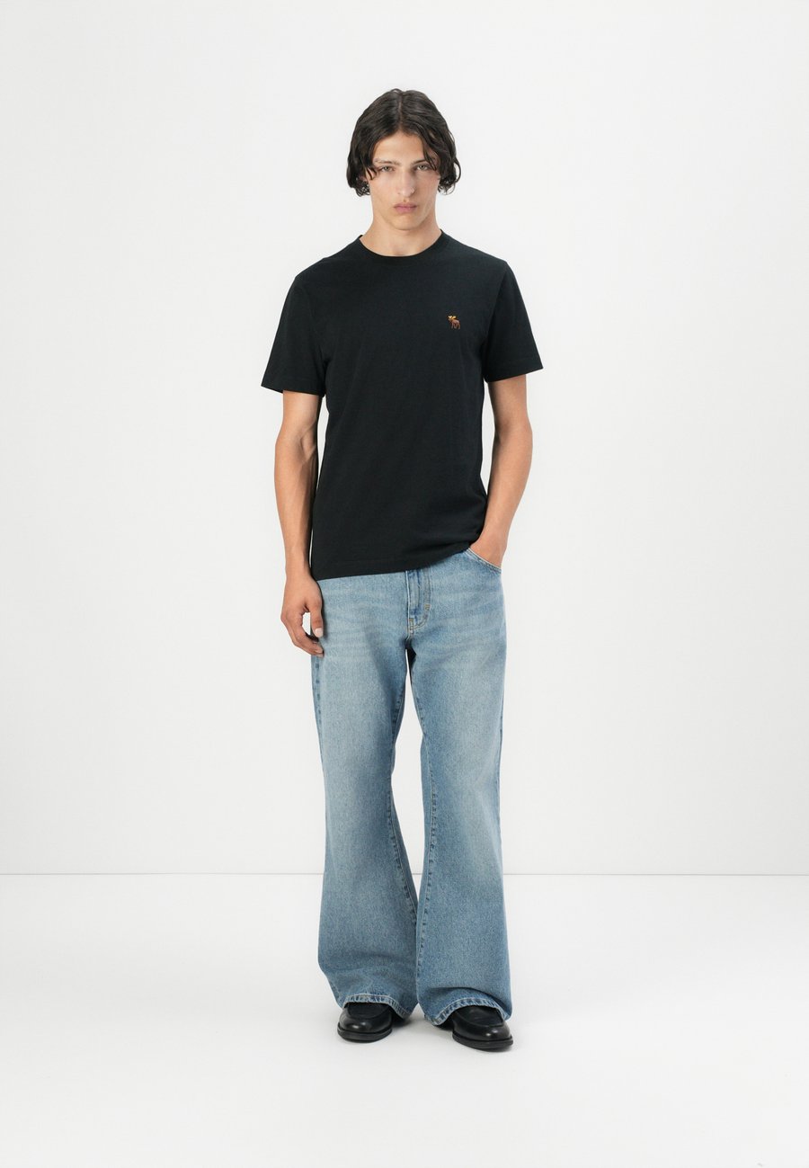 Футболка Abercrombie & Fitch ICON CREW 5 PACK, Black/Off-White/Sand/Brown/White/Multi-Coloured, Белый, Футболка Abercrombie & Fitch ICON CREW 5 PACK, Black/Off-White/Sand/Brown/White/Multi-Coloured
Футболка Abercrombie & Fitch ICON CREW 5 PACK, Black/Off-White/Sand/Brown/White/Multi-Coloured, Белый, Футболка Abercrombie & Fitch ICON CREW 5 PACK, Black/Off-White/Sand/Brown/White/Multi-Coloured