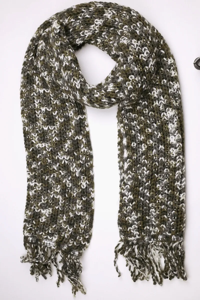 Шарф COLLEZIONE ALESSANDRO шерстяной "Lanea" крупной вязки с бахромой, хаки
Шарф COLLEZIONE ALESSANDRO шерстяной "Lanea" крупной вязки с бахромой, хаки