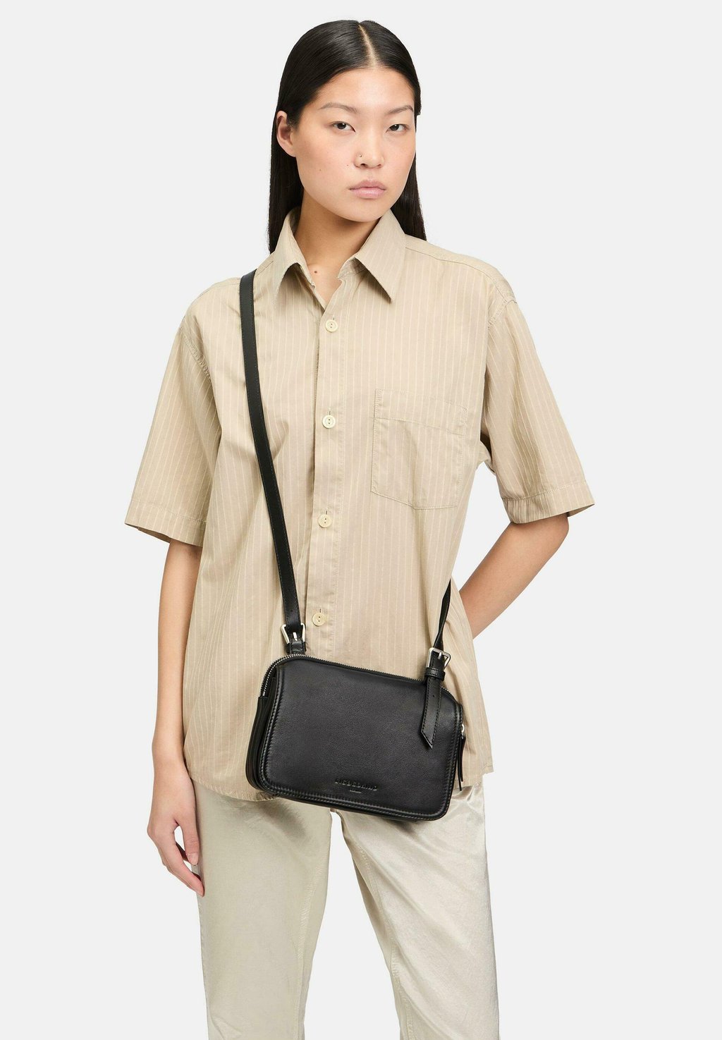 Сумка через плечо MAREIKE GERÄUMIGE Liebeskind Berlin, черный
Сумка через плечо MAREIKE GERÄUMIGE Liebeskind Berlin, черный