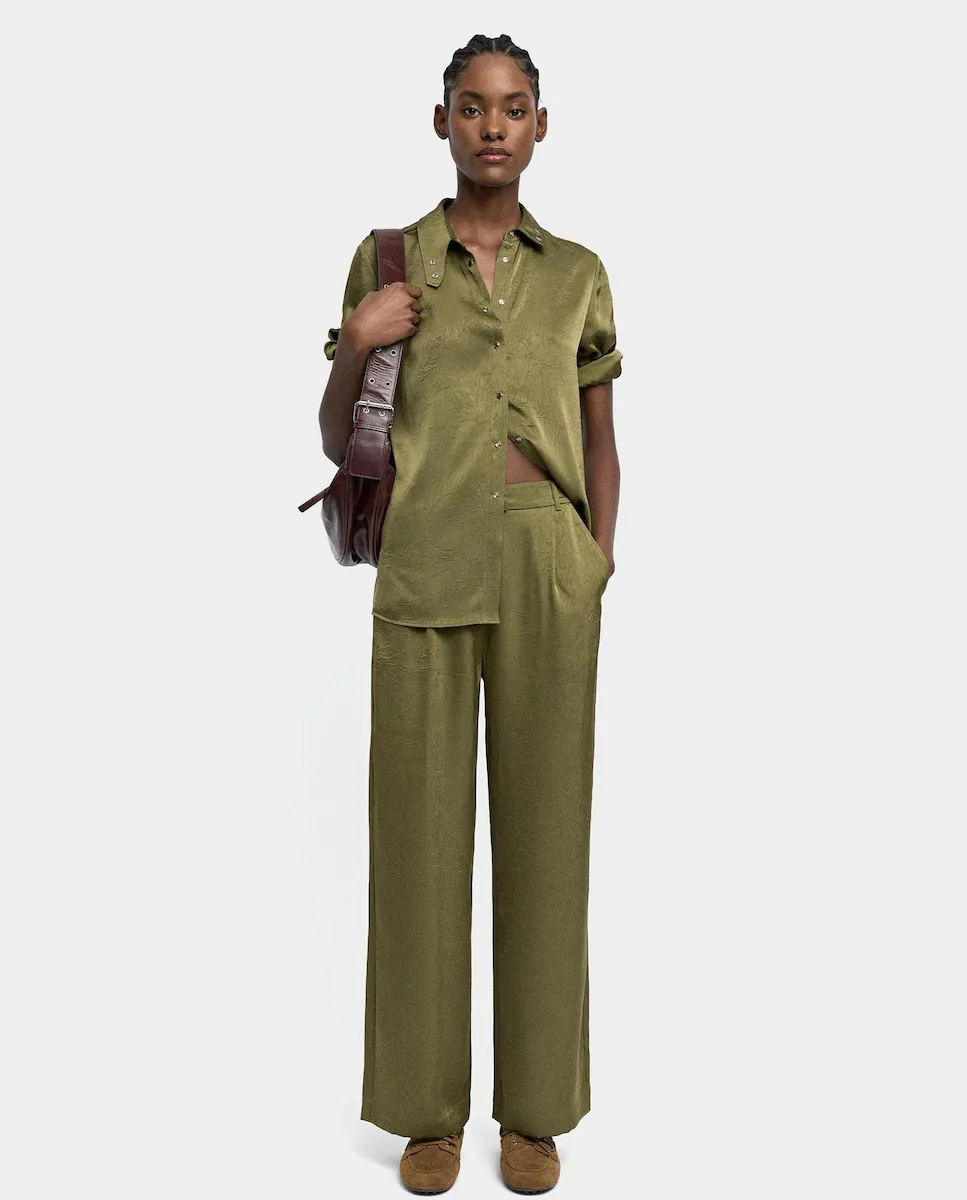 Женские прямые брюки с эффектом смятия, однотонные Parfois, темно-зеленый
Женские прямые брюки с эффектом смятия, однотонные Parfois, темно-зеленый