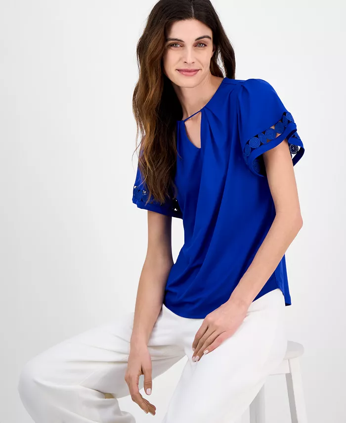 Женский топ Harmony с вырезом "замочная скважина" и рукавами-крылышками Anne Klein, синий
Женский топ Harmony с вырезом "замочная скважина" и рукавами-крылышками Anne Klein, синий