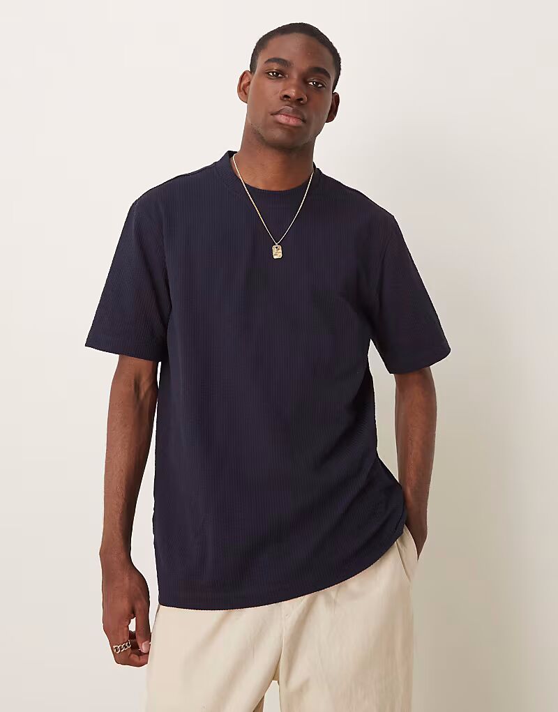 Футболка Mango классического кроя из ткани сирсакер темно-синего цвета
Футболка Mango классического кроя из ткани сирсакер темно-синего цвета