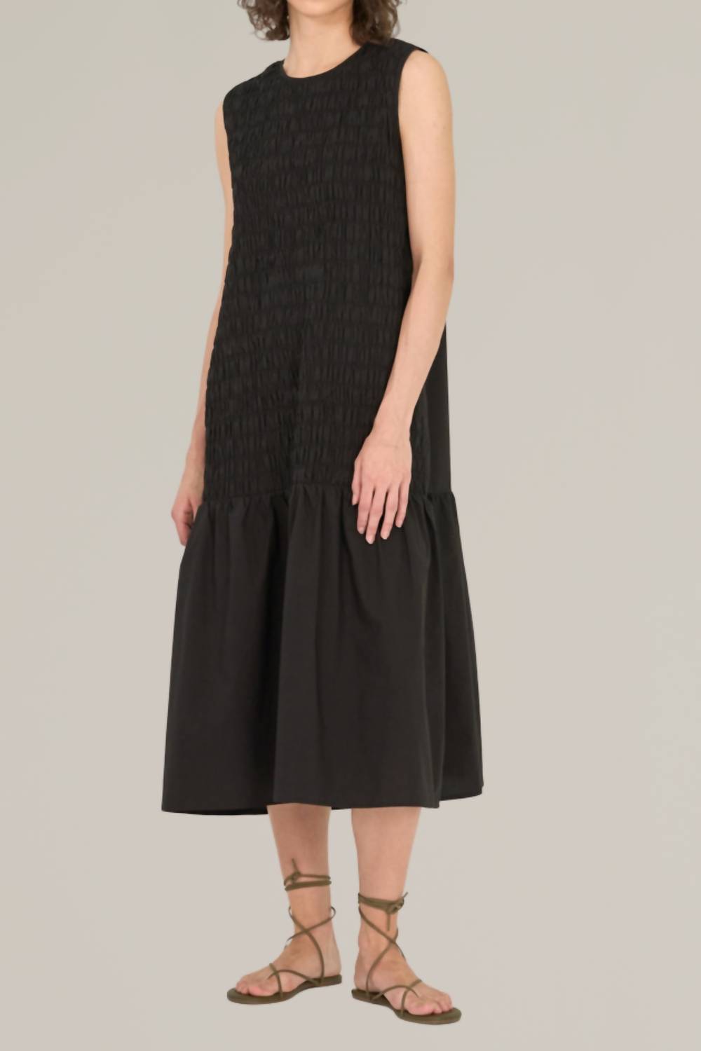 Платье с заниженной талией и присборенным лифом черного цвета GRADE & GATHER
Платье с заниженной талией и присборенным лифом черного цвета GRADE & GATHER