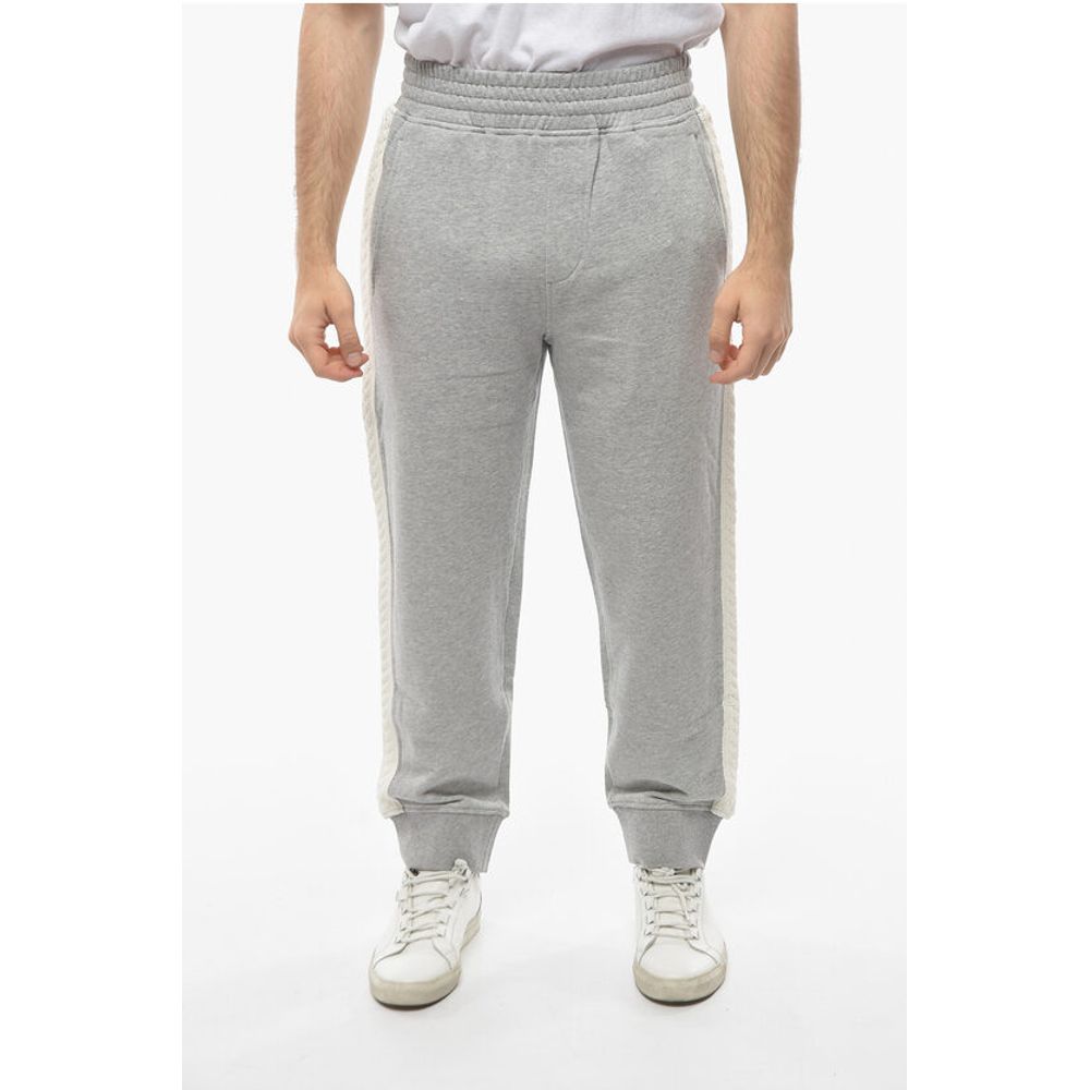 Хлопковые свободные спортивные штаны с трикотажными боковыми вставками Neil Barrett, серый
Хлопковые свободные спортивные штаны с трикотажными боковыми вставками Neil Barrett, серый