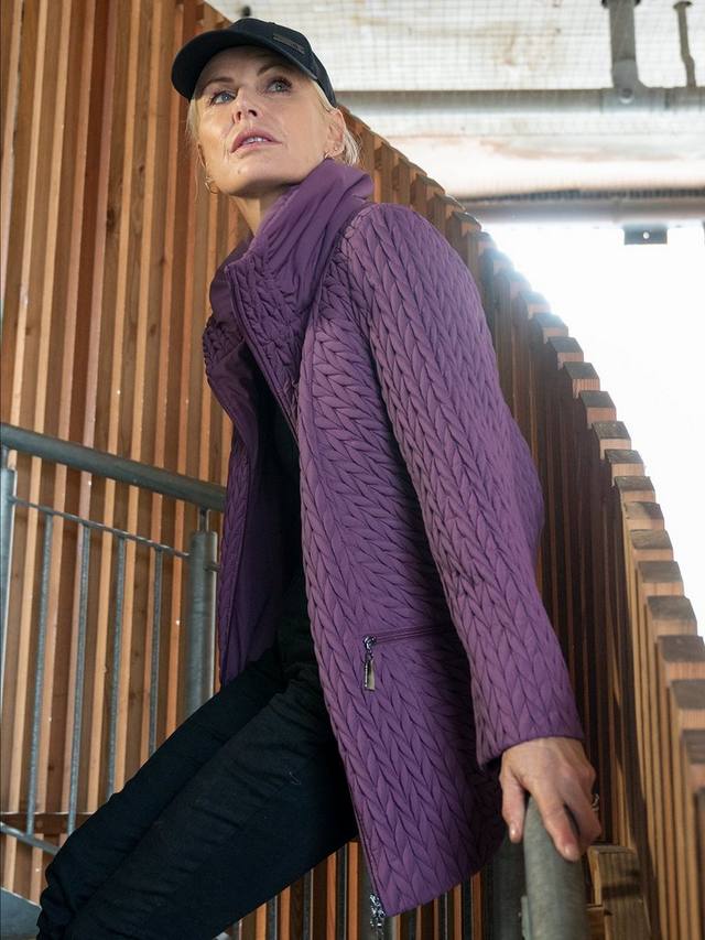 Вышитый стеганый кабель-пальто chesca, Hyacinth
Вышитый стеганый кабель-пальто chesca, Hyacinth